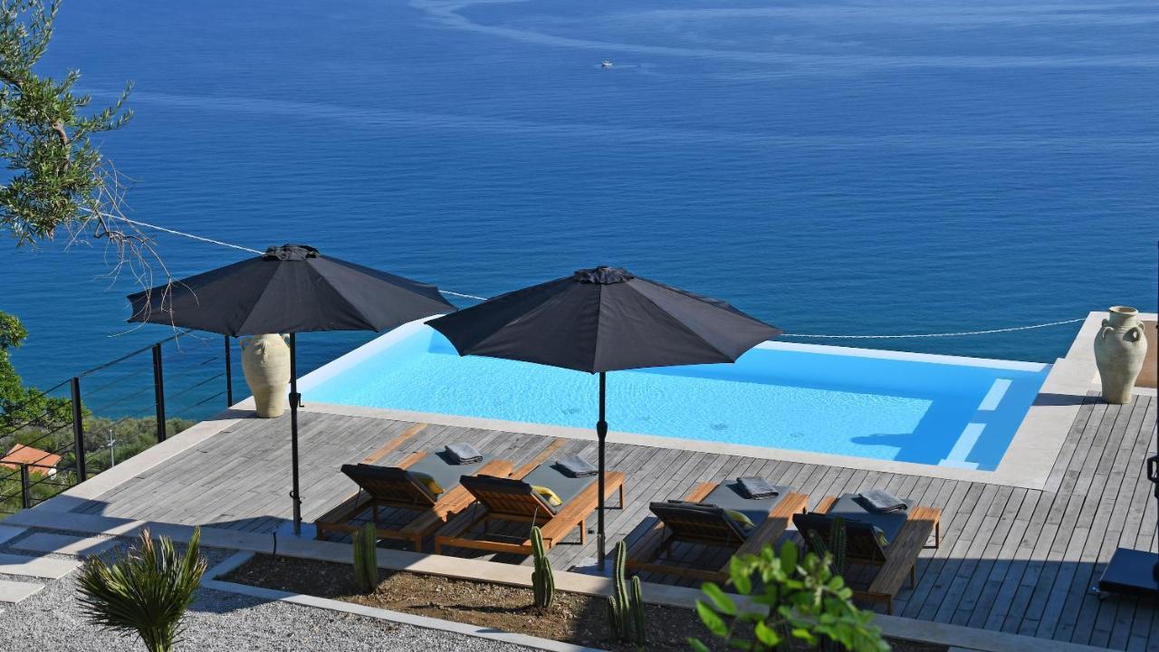 Villa Luna 8, Emma